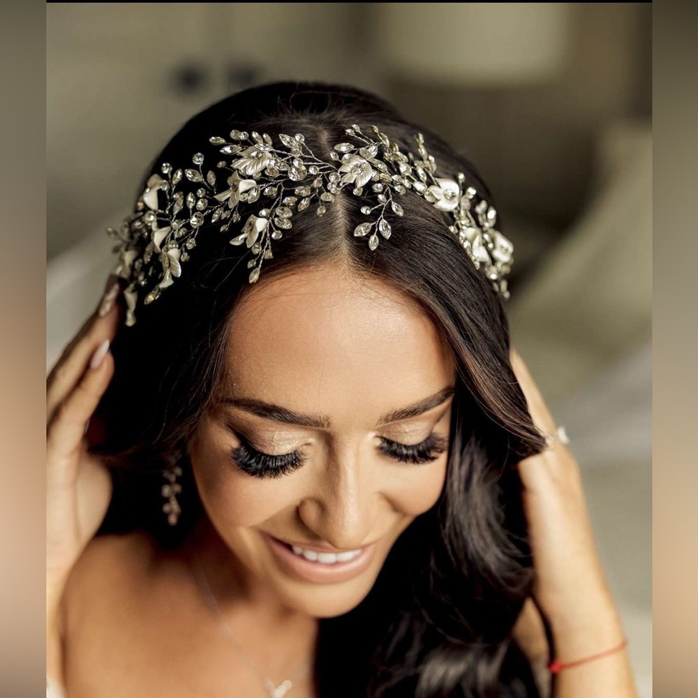 Luxury Bridal Headpiece / Crystal and Flower Branch Vine